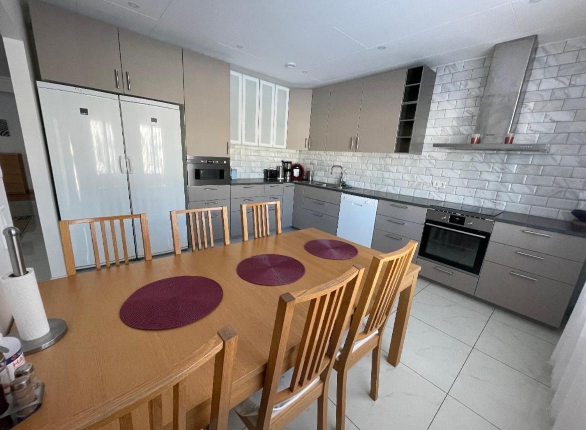 Beautiful Terraced House With Private Parking Villa Sandviken Exterior foto